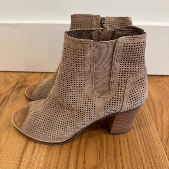 Toms suede shoes - Picture 3 of 5